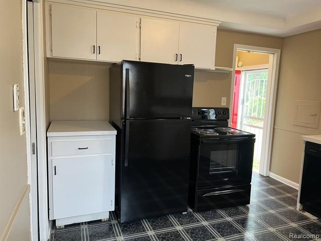 24051 Geneva Street, Oak Park, MI 48237
