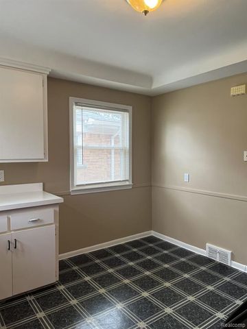 24051 Geneva Street, Oak Park, MI 48237