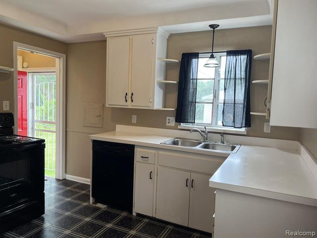 24051 Geneva Street, Oak Park, MI 48237