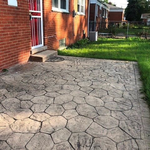 24051 Geneva Street, Oak Park, MI 48237