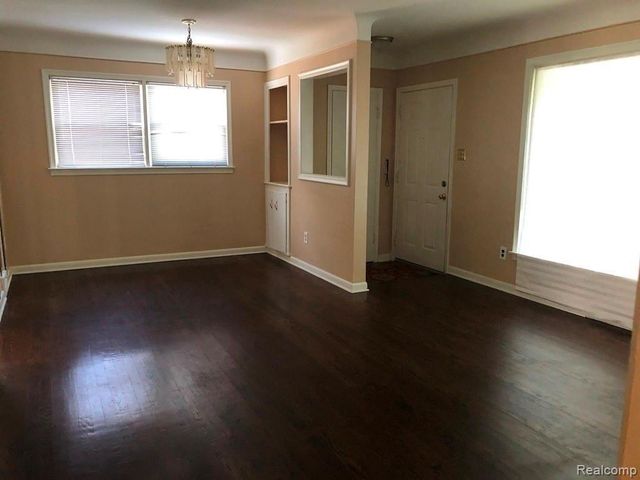 24051 Geneva Street, Oak Park, MI 48237