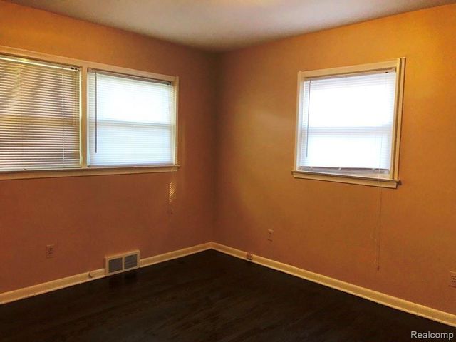 24051 Geneva Street, Oak Park, MI 48237