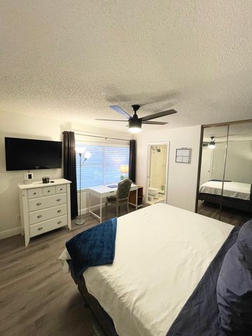 1917 Stratford Way, West Palm Beach, FL 33409