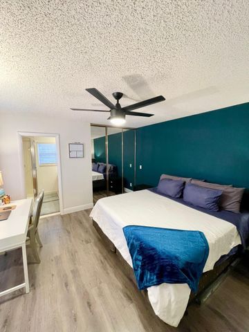 1917 Stratford Way, West Palm Beach, FL 33409