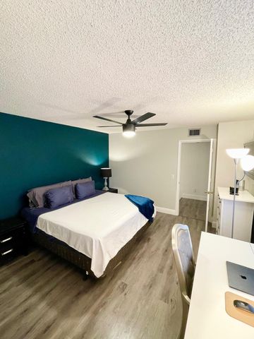 1917 Stratford Way, West Palm Beach, FL 33409