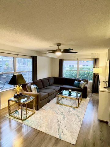 1917 Stratford Way, West Palm Beach, FL 33409