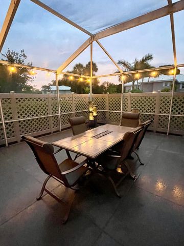 1917 Stratford Way, West Palm Beach, FL 33409