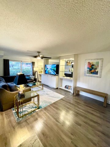 1917 Stratford Way, West Palm Beach, FL 33409