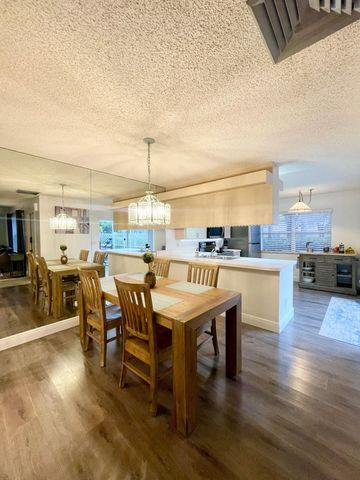 1917 Stratford Way, West Palm Beach, FL 33409