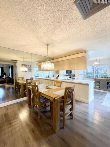 1917 Stratford Way, West Palm Beach, FL 33409