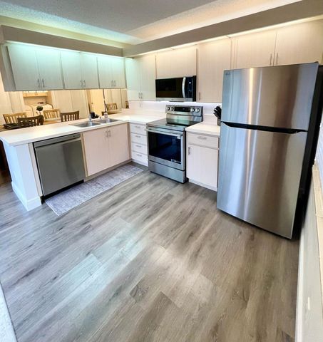 1917 Stratford Way, West Palm Beach, FL 33409