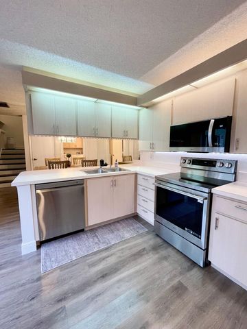 1917 Stratford Way, West Palm Beach, FL 33409