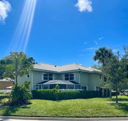 1917 Stratford Way, West Palm Beach, FL 33409