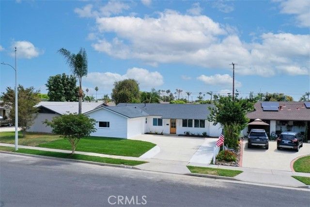 16622 Simonne Lane, Huntington Beach, CA 92647