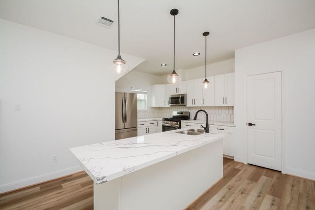 1415 E 35th Street, Houston, TX 77022