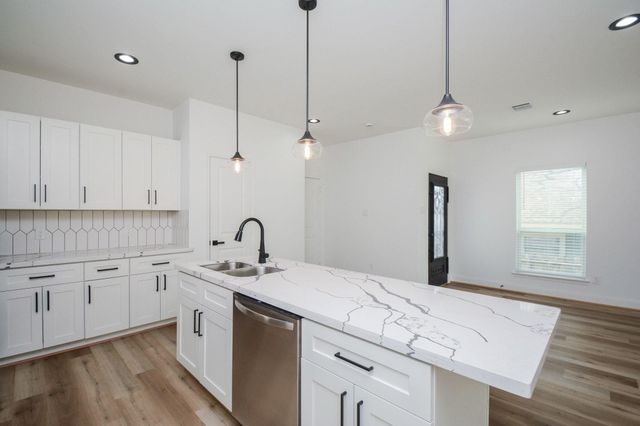 1415 E 35th Street, Houston, TX 77022