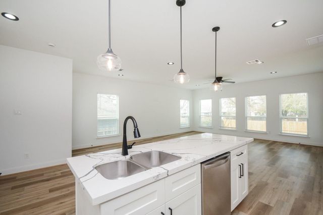 1415 E 35th Street, Houston, TX 77022