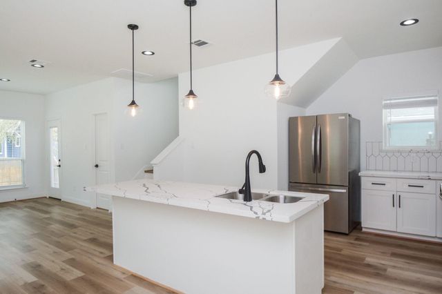 1415 E 35th Street, Houston, TX 77022