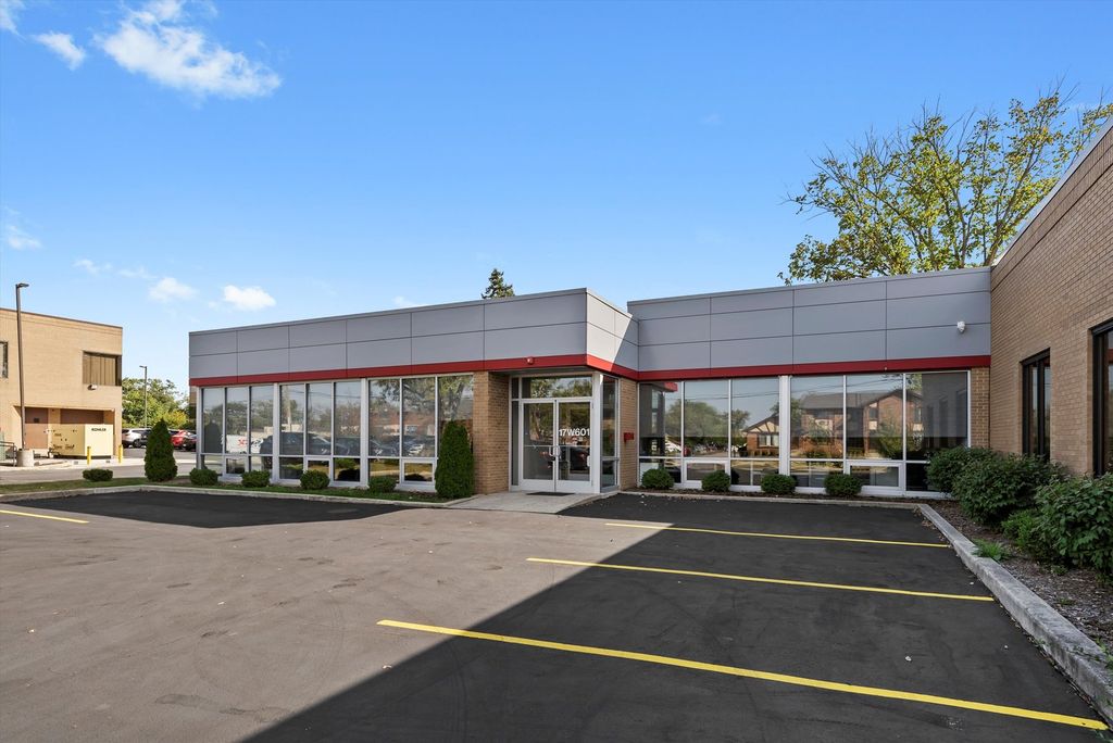 17W601 14th Street, Oakbrook Terrace, IL 60181