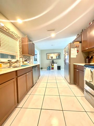 409 NE Oleander Avenue, Port St Lucie, FL 34952