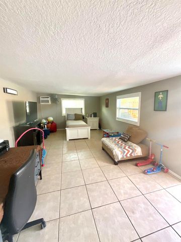 409 NE Oleander Avenue, Port St Lucie, FL 34952