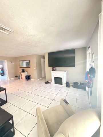 409 NE Oleander Avenue, Port St Lucie, FL 34952