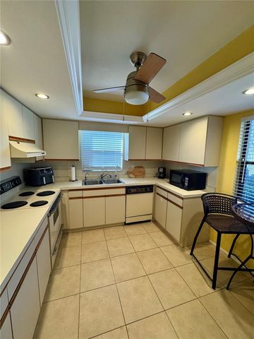 374 OAK HILL DRIVE 37, Sarasota, FL 34232