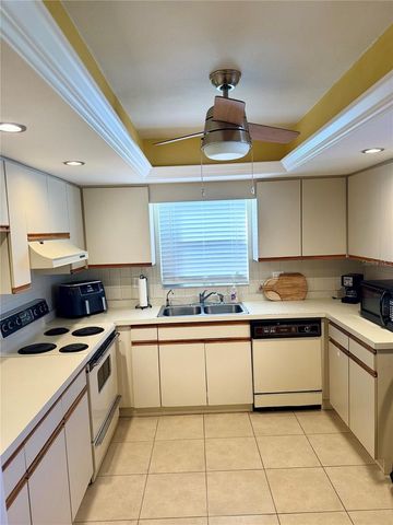 374 OAK HILL DRIVE 37, Sarasota, FL 34232