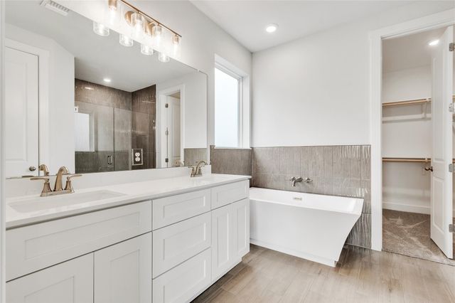 8516 Red Bottle Brush RD, Lago Vista, TX 78645