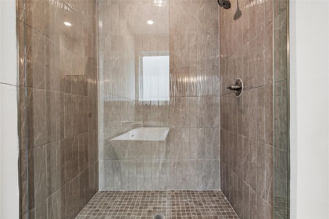 8516 Red Bottle Brush RD, Lago Vista, TX 78645