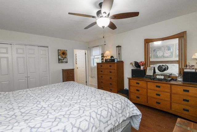 323 Riverview DRIVE, Delafield, WI 53018