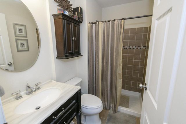 323 Riverview DRIVE, Delafield, WI 53018