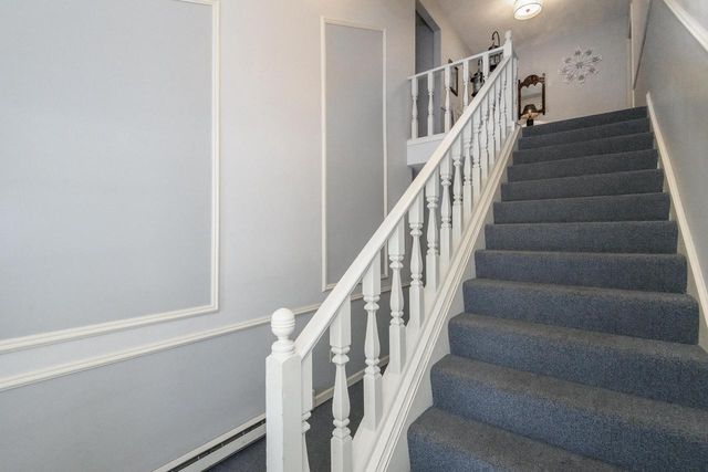 323 Riverview DRIVE, Delafield, WI 53018