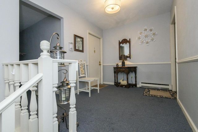 323 Riverview DRIVE, Delafield, WI 53018