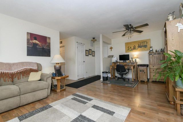 323 Riverview DRIVE, Delafield, WI 53018