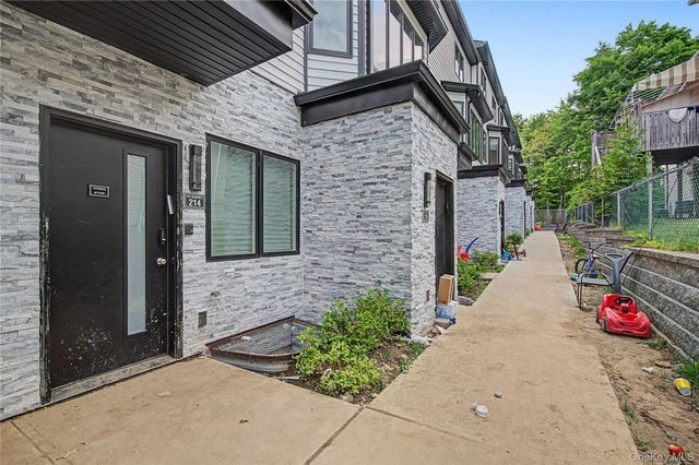 151 Blauvelt 214, Monsey, NY 10952