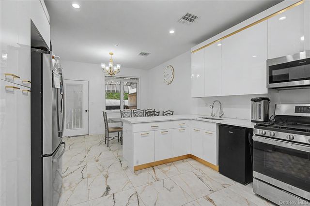 151 Blauvelt 214, Monsey, NY 10952