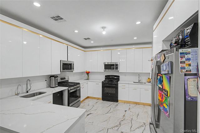151 Blauvelt 214, Monsey, NY 10952