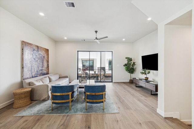 137 Eastwood Street, Houston, TX 77011