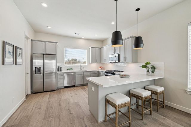 137 Eastwood Street, Houston, TX 77011