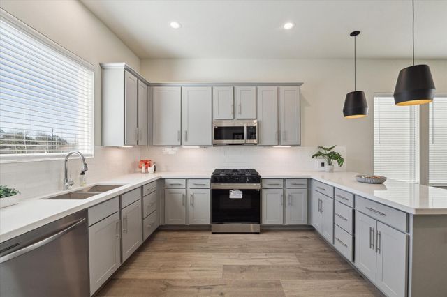 137 Eastwood Street, Houston, TX 77011