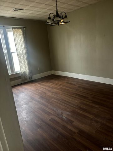 520 W BEECH Street, Chillicothe, IL 61523