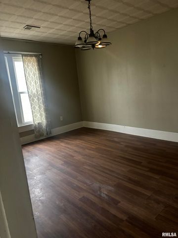 520 W BEECH Street, Chillicothe, IL 61523