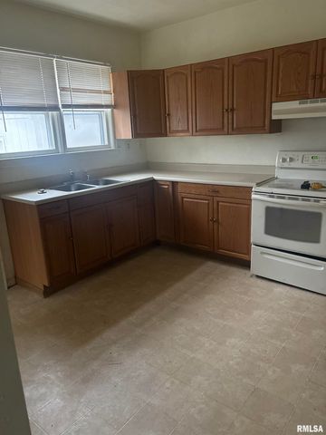 520 W BEECH Street, Chillicothe, IL 61523