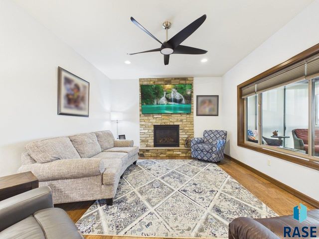 713 N Garnet Cir Circle, Brandon, SD 57005