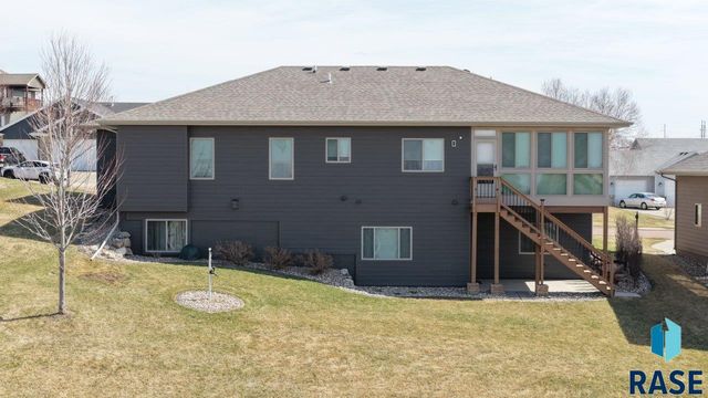 713 N Garnet Cir Circle, Brandon, SD 57005