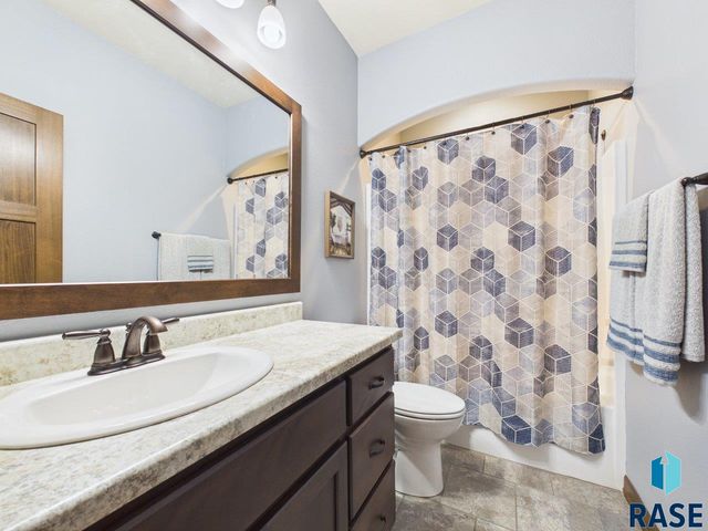 713 N Garnet Cir Circle, Brandon, SD 57005