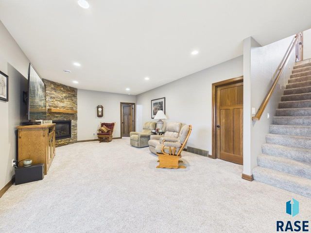 713 N Garnet Cir Circle, Brandon, SD 57005