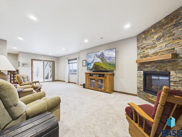 713 N Garnet Cir Circle, Brandon, SD 57005