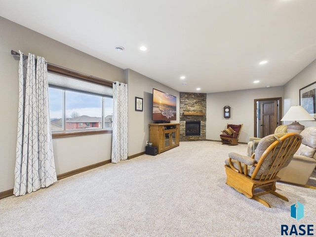 713 N Garnet Cir Circle, Brandon, SD 57005